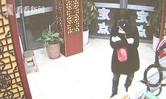 1587008234689839.jpg 男扮女裝搶劫藥店1.jpg